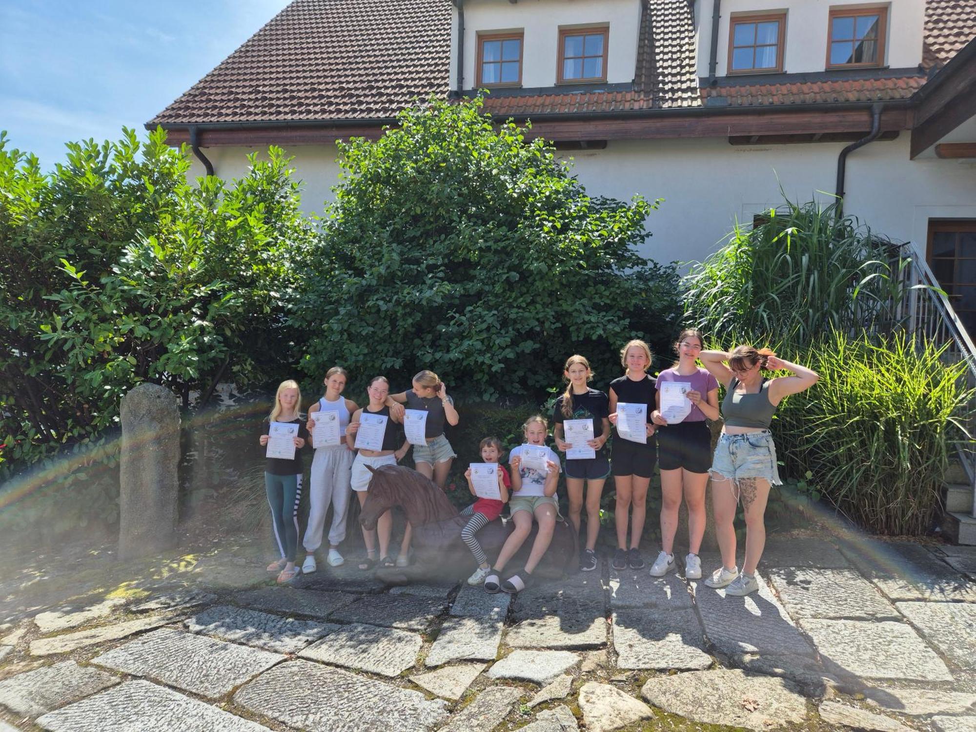 Hotelovy A Jezdecky Areal Dvur Krutenice ภายนอก รูปภาพ