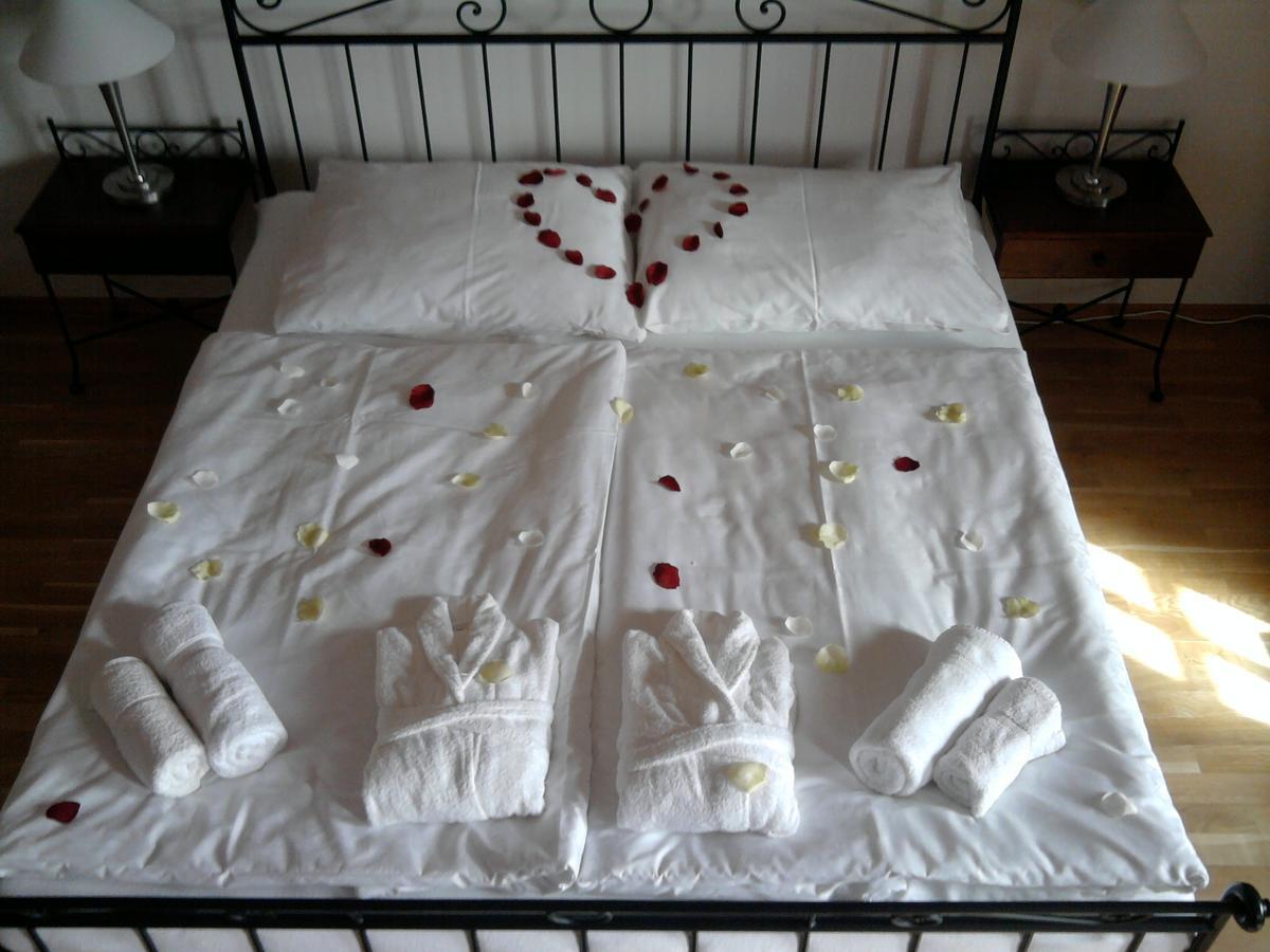 Hotelovy A Jezdecky Areal Dvur Krutenice ภายนอก รูปภาพ